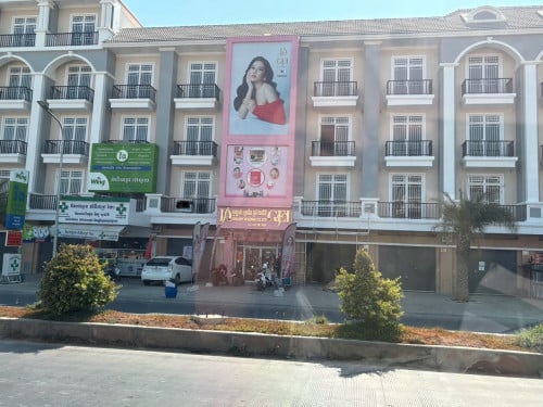 ផ្ទះអាជីវកម្មលើផ្លូវ៥០ម៉ែតលក់