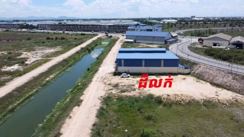 ដីលក់បន្ទាន់នៅផ្លូវក្រវ៉ាត់ក្រុង៣ 190$/ម៉ែតការេ ចចារ