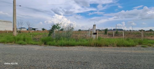 ដីឡូតិ៍លក់ ទំហំ 5m × 20m