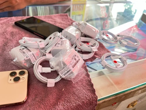 ឆ្នាំងសាក iPhone 14Promax Zin​ម៉ាសុីន 100% ធានាមួយឆ្នាំ