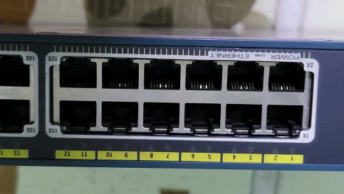 Cisco Switch POE-12 ports WS-C2960-24PC-L V01 24 port used មួយតឹក secondhand