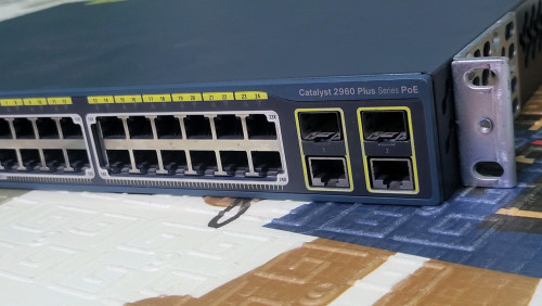 Cisco Switch POE-12 ports WS-C2960-24PC-L V01 24 port used មួយតឹក secondhand
