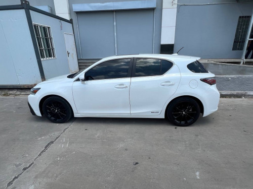 CT 200h សម្រាប់ជួល/For rent