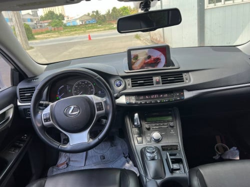 CT 200h សម្រាប់ជួល/For rent