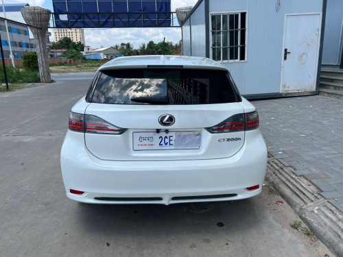 CT 200h សម្រាប់ជួល/For rent