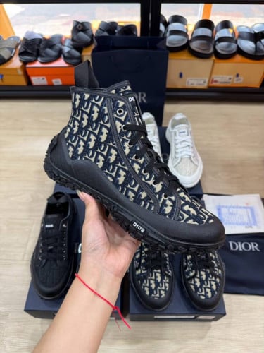 Dior B28 Sneakers