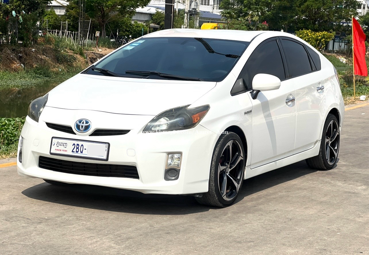Prius 2011 Rmb Toyota Prius 2011 white color price $17300.00 in Dangkao, Dangkao ...