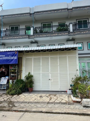 ផ្ទះសម្រាប់លក់ តម្លៃក្រោមទីផ្សារជិតផ្សារ, សាលារៀន  មានមនុស្សអូរអ៊រងាយស្រួលសម្រាប់ការបើករកស៊ី