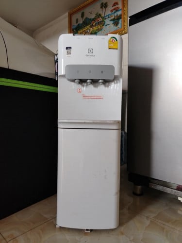 Water despenser (ម្ចាស់ចង់brand)