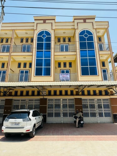 ផ្ទះអាជីវកម្មលក់បន្ទាន់នៅជាប់ផ្សារបែកចាន