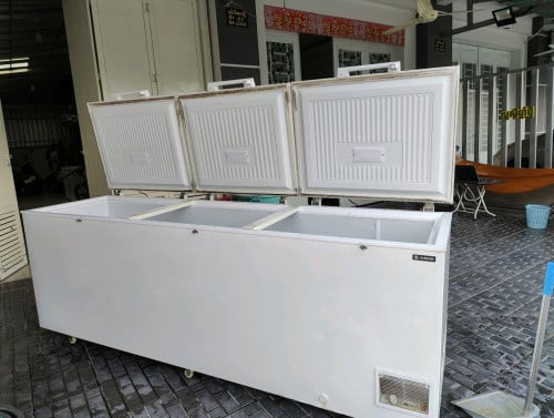 ទូទឹកកកក្លាសេសាច់