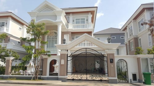 ផ្ទះ​វីឡា​ទោលសម្រាប់ជួល