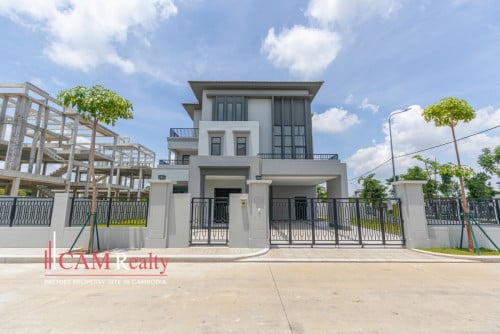 6+1 Bedrooms Queen Villa For Rent in Chip Mong Land Grand Phnom Penh