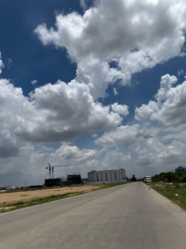 ដីលក់ក្បែរក្រសួងដែនដី ក្រោយសាលា CIA