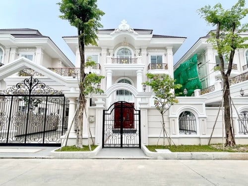 វីឡា Tiara Queen សម្រាប់ជួលនៅក្នុងបុរី​ ML Tiara 50m ក្រុងតាខ្មៅ