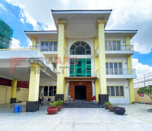 🏡 6 Bedrooms villa available for rent in Phnom Penh Thmei Area (near Chipmong Megamall Mongrithy)