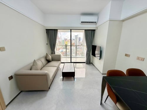 Big 2bedroom Corner for rent bkk1