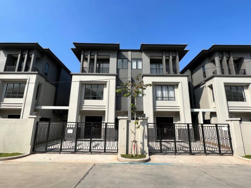 វីឡាភ្លោះក្នុងបុរី ជីប ម៉ុង ៦អា លក់ខាតជិត ៥ ម៉ឺនដុល្លា