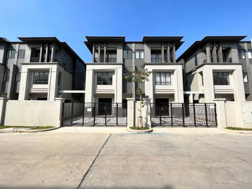 វីទ្បាភ្លោះសម្រាប់លក់បន្ទាន់ខ្លំាង