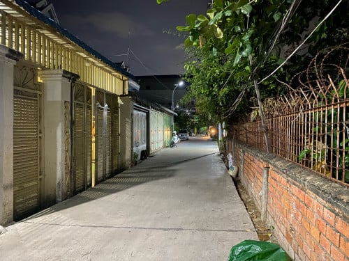 ផ្ទះលក់បន្ទាន់急售房屋 ជិតផ្សារតាខ្មៅថ្មី អ៊ីអន៣