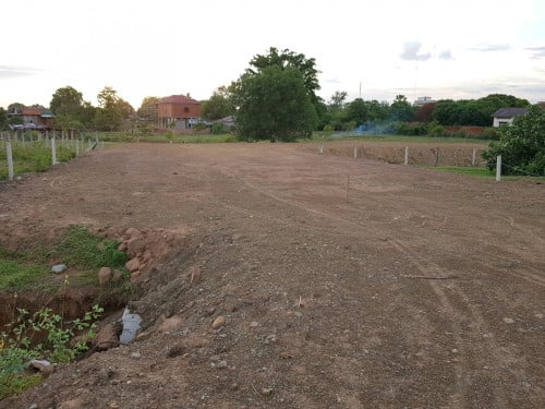 មានដីលក់ទីតាំងល្អ