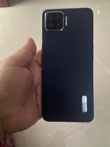 បែកញ្ចក់​ធានាសំនុំលក់ខាតច្រើមលក់ចែកអ្នកប្រេី