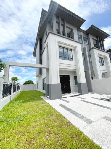 វីឡាភ្លោះកែង សម្រាប់លក់/ Corner twin villa for sale