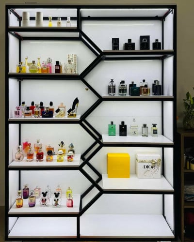 ធ្នើរតាំង/Display Shelf