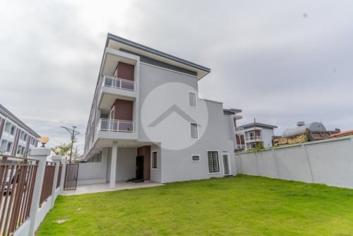 #សម្រាប់លក់ 🏡 វីឡាកាច់ជ្រុង ៣ បន្ទប់គេង – បូរី La Palm Residences, ភ្នំពេញ