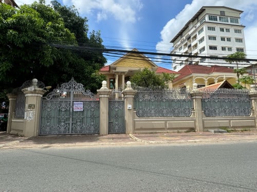 វីឡាកែងលក់| Villa For Sale​ (ទួលគោក)