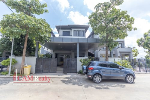 5 Bedrooms Queen B Villa For Rent In Chip Mong Land, Park Land 50M