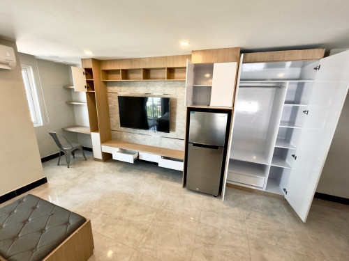 Studio Unit for Rent in BKK1 AREA, 30m from Nearest Thai Huot Market