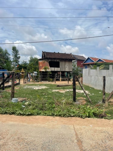 ដីលក់ ជាប់ផ្លូវរដ្ឋ ផ្លូវបេតុង 20m