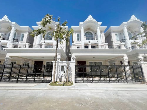 វីឡាព្រីនស៍B សម្រាប់ជួលនៅក្នុងបុរី​ ML Tiara 50m ក្រុងតាខ្មៅ