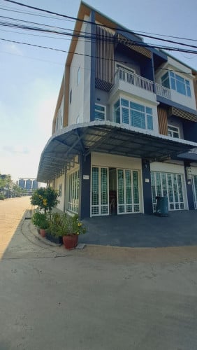 Shop House for Sell-ផ្ទះអាជីវកម្មផ្លូវជាតិ៥១ មានចំណូលពីការជួលស្រាប់