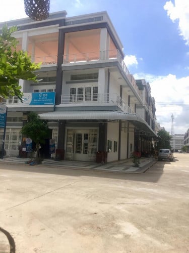 ផ្ទះកែង A e on 2 លក់