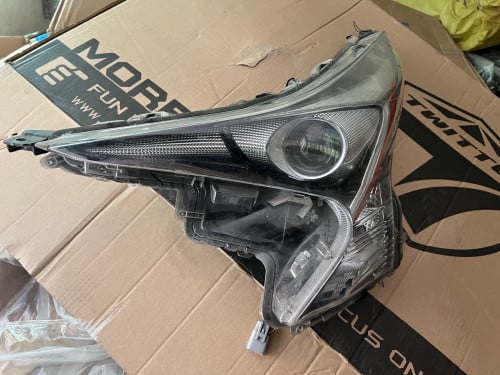 ចង្កៀងPrius ឆ្នាំ017 ខាងឆ្វេង ហ្សុីន ស្អាតដូចថ្មី