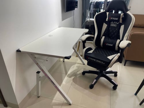 Gaming table and chairs