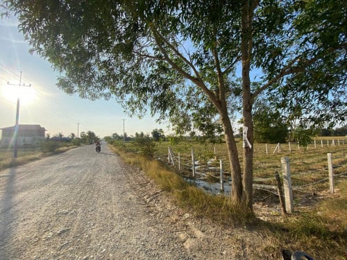 ដីលក់ នៅស្រុកដងទង់ ខេត្តកំពត