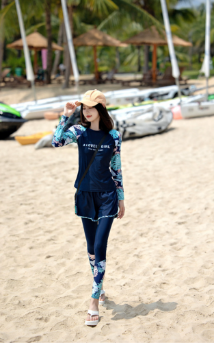 ឈុតហែលទឹកថ្មី