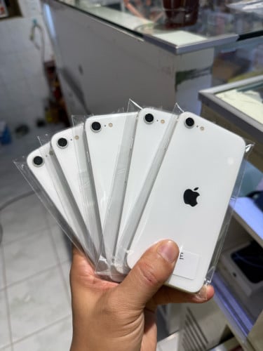 iPhone SE 2 64GB ( Look like new) 99.99%