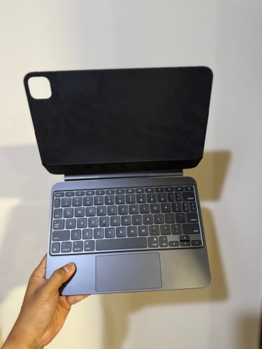 Magic Keyboard for iPad Pro M4 11-inch – Like New