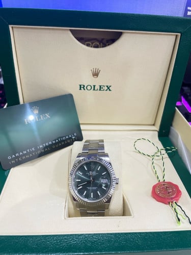 Rolex Oyster Datejust Mint 41mm