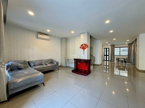 Twin villa for rent in Chipmong 60m Near AEON3