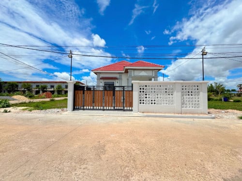 វីឡាទោល ក្រោយផ្សារម៉ាក្រូ សៀមរាប