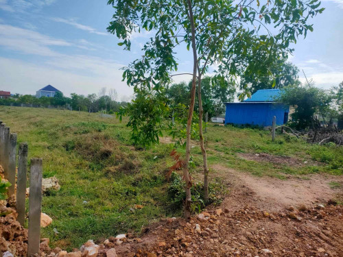 ដីជិតផ្សារសំរ៉ោងយ៉ោង ស្រុកបាទី