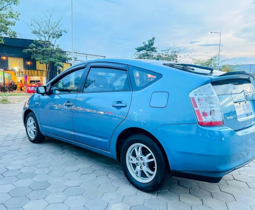Prius 06 (បង់រំលស់100%)