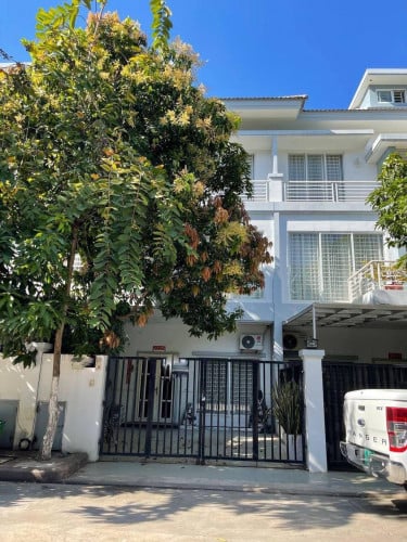 វីឡាកូនកាត់ សម្រាប់លក់ នៅបុរីប៉េងហ៊ួត បឹងស្នោរ