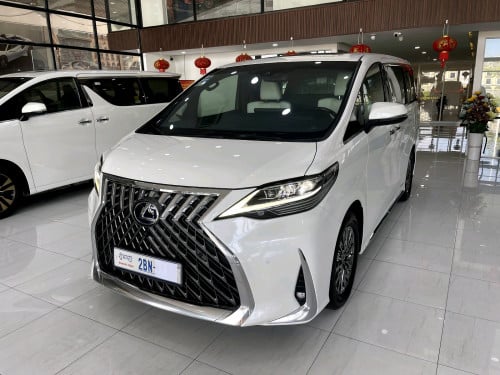 ឡានថ្មីខ្ចីខ្លាំង 1ម៉ឺនkmស៊ីន