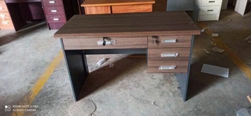 តុបុគ្គលឹក មាន2ពណ៍